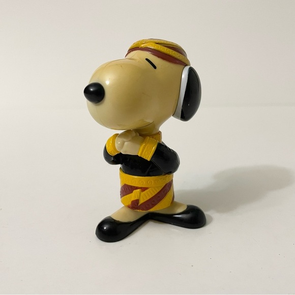 Snoopy World Tour Indonesia Figure Toy - Picture 1 of 10